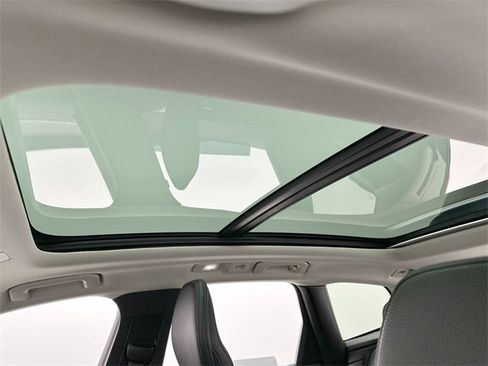 Certified 2025 Volvo XC60 B5 Plus image 22