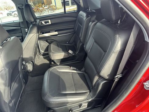 Used 2022 Ford Explorer XLT w/ Equipment Group 202A image 23