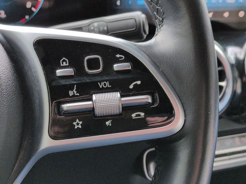 Used 2023 Mercedes-Benz GLB 250 4MATIC w/ Premium Package image 16