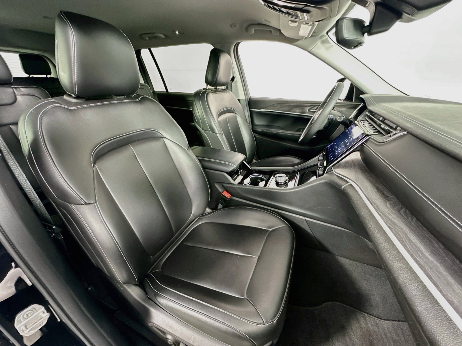 Used 2023 Jeep Grand Cherokee L Limited RWD image 29