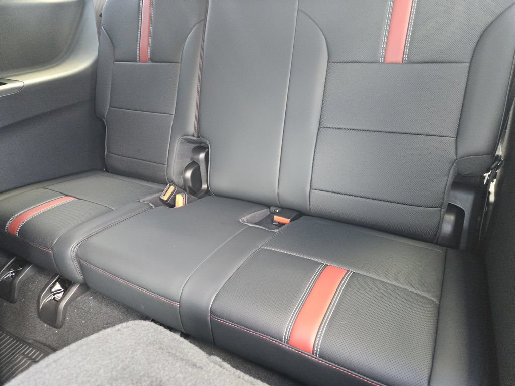 New 2027 Chevrolet Traverse RS w/ LPO, Floor Liner Package FWD image 23
