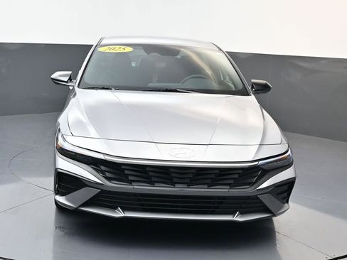 Used 2025 Hyundai Elantra SEL FWD image 9