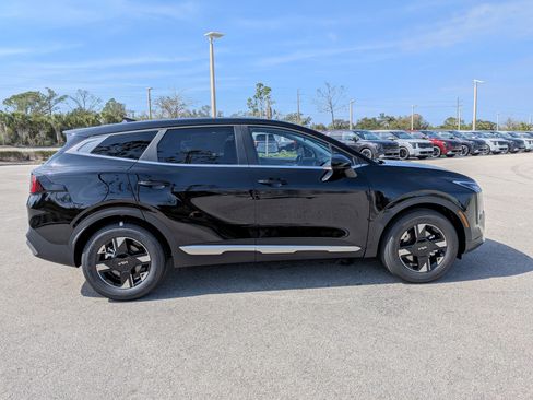New 2026 Kia Sportage LX FWD image 4