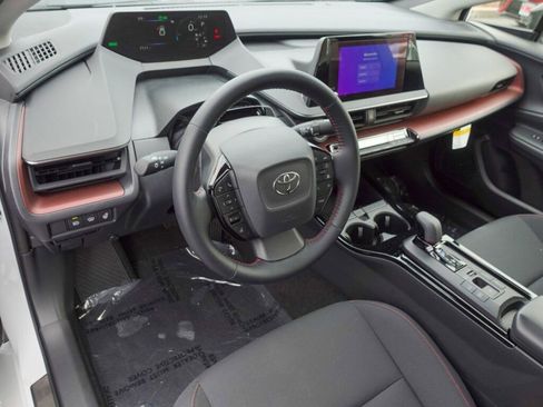 Used 2025 Toyota Prius Plug-In Hybrid image 10