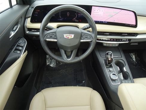 Certified 2024 Cadillac XT4 Luxury w/ Cold Weather Package image 13