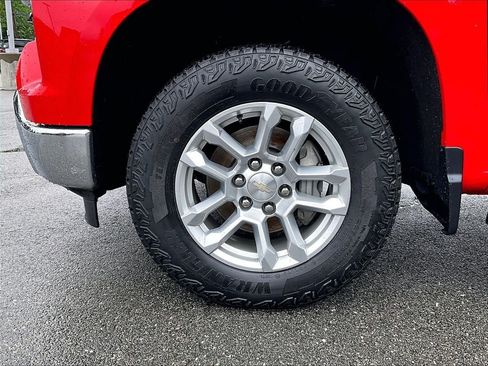 Used 2022 Chevrolet Silverado 1500 LT AWD/4WD image 7