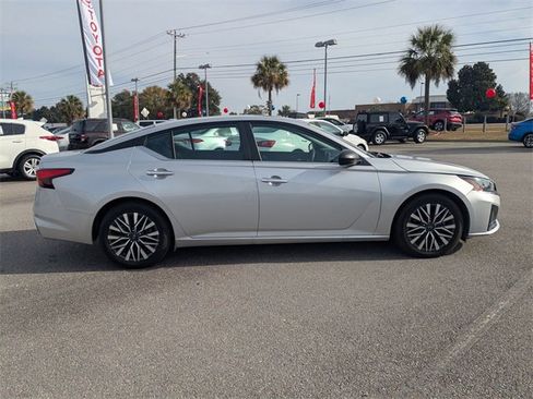 Used 2024 Nissan Altima 2.5 SV image 2