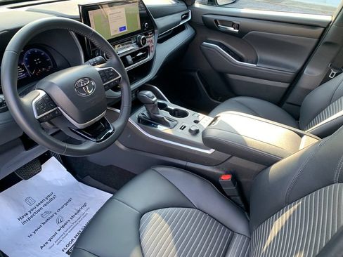 Used 2026 Toyota Highlander XSE AWD/4WD image 9