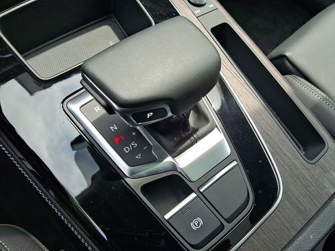 Used 2024 Audi Q5 2.0T Premium Plus w/ Premium Plus Package AWD/4WD image 15