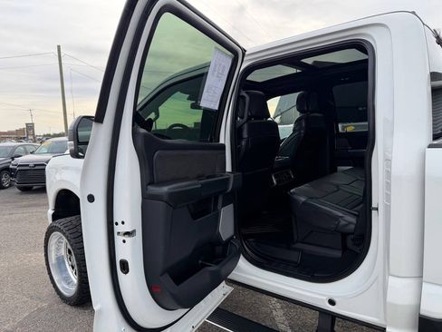 Used 2025 Ford F350 Platinum w/ FX4 Off-Road Package AWD/4WD image 40