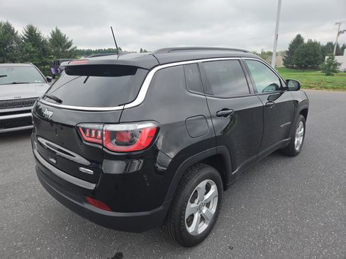 Used 2019 Jeep Compass Latitude w/ Cold Weather Group AWD/4WD image 16
