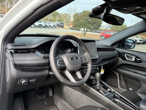 New 2026 Jeep Compass Latitude image 16