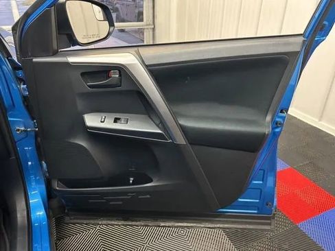Used 2016 Toyota RAV4 LE AWD/4WD image 18