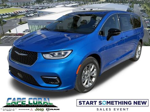New 2026 Chrysler Pacifica Limited image 1