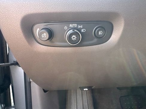 Used 2018 Chevrolet Traverse LT FWD image 4