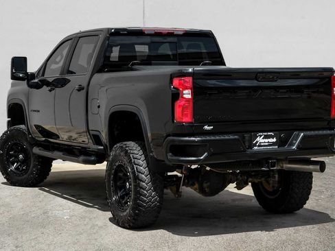 Used 2024 Chevrolet Silverado 2500 LT w/ Midnight Edition image 11