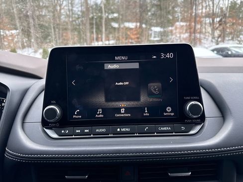 Used 2023 Nissan Rogue SV image 11