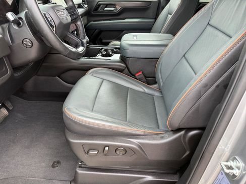 Used 2025 GMC Yukon AT4 w/ AT4 Premium Package AWD/4WD image 13