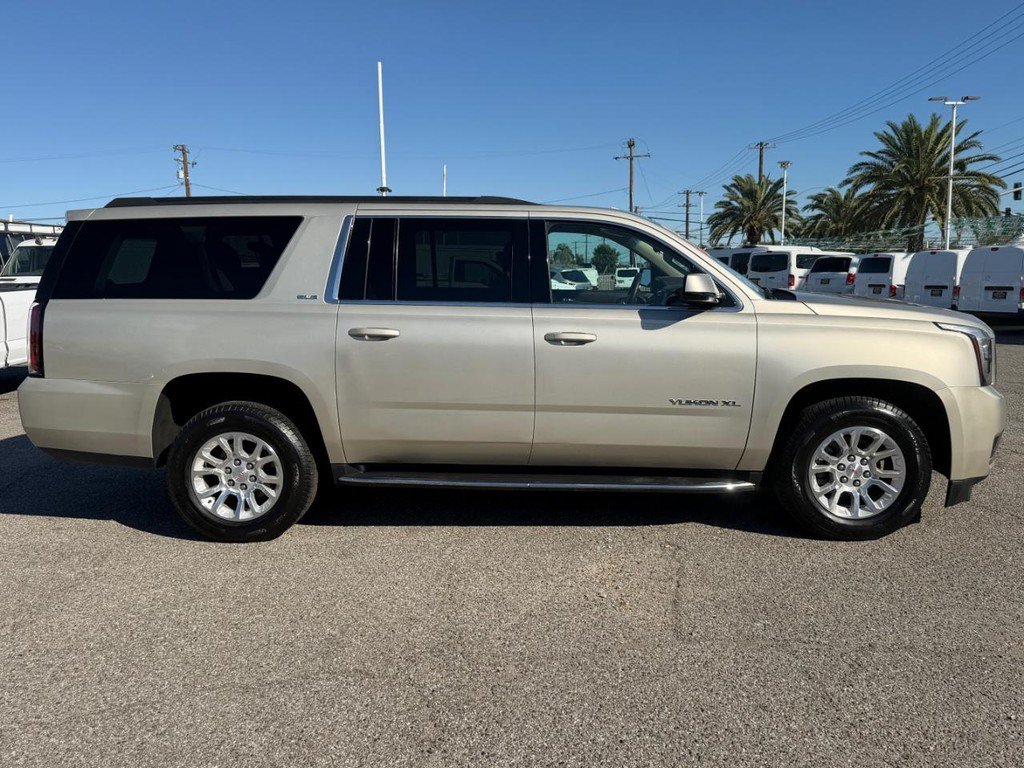 Used 2017 GMC Yukon XL SLE w/ Enhanced Driver Alert Package RWD image 4