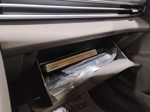 Used 2025 Hyundai Elantra Sport image 36