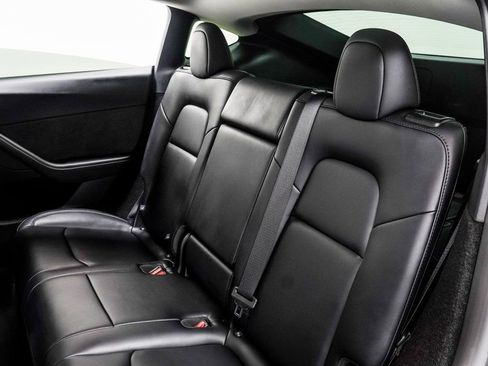 Used 2025 Tesla Model Y Long Range RWD image 8