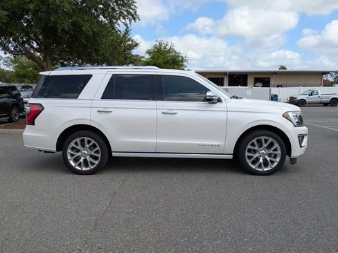 Used 2019 Ford Expedition Platinum image 2