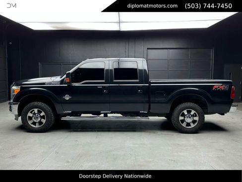 Used 2013 Ford F250 Lariat w/ Lariat Interior Pkg image 2