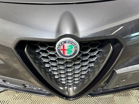 Used 2022 Alfa Romeo Stelvio Veloce image 9