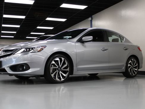 Used 2017 Acura ILX w/ Technology Plus & A-SPEC image 5