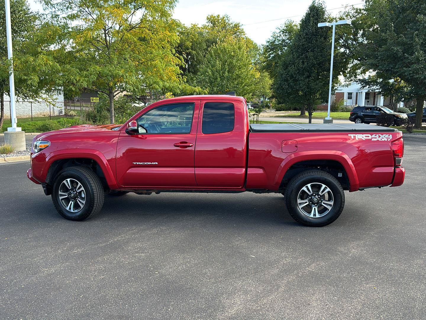 Used 2017 Toyota Tacoma TRD Sport w/ Premium & Technology Package AWD/4WD image 14
