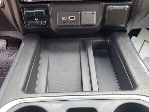 Used 2020 Chevrolet Silverado 1500 High Country w/ Technology Package image 30