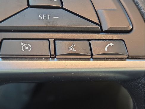 Used 2025 Nissan Versa SV image 29