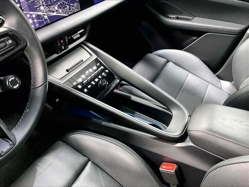 Used 2025 Porsche Macan 4 Electric AWD/4WD image 19