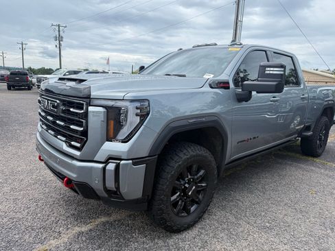Used 2024 GMC Sierra 2500 AT4 w/ AT4 Premium Plus Package AWD/4WD image 3