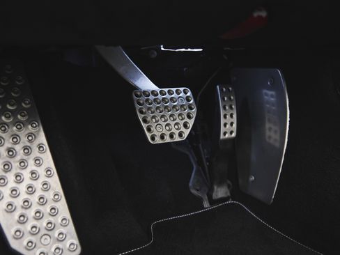 Used 2024 Ferrari Roma Spider image 20