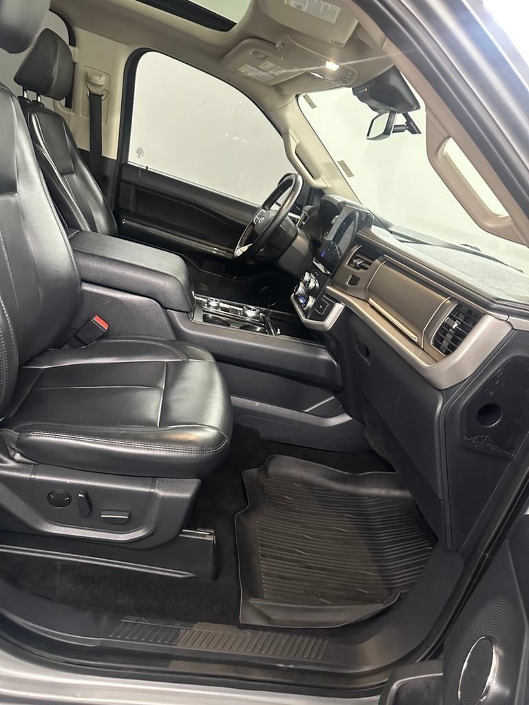 Used 2022 Ford Expedition XLT AWD/4WD image 40