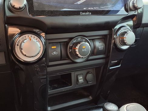 Used 2019 Toyota 4Runner TRD Off-Road Premium AWD/4WD image 10