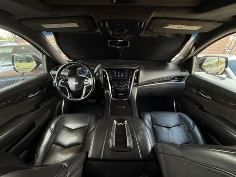 Used 2019 Cadillac Escalade ESV Luxury image 53