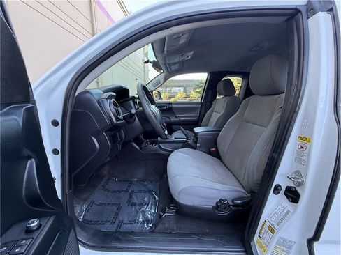 Used 2016 Toyota Tacoma SR image 7