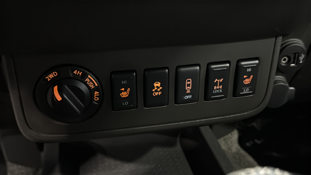Used 2017 Nissan Frontier PRO-4X AWD/4WD image 26