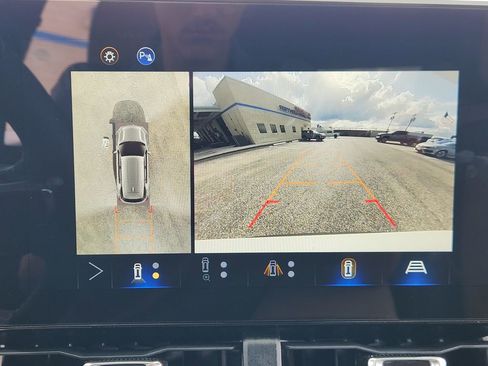 Used 2025 Chevrolet Equinox ACTIV w/ Safety and Technology Package FWD image 18