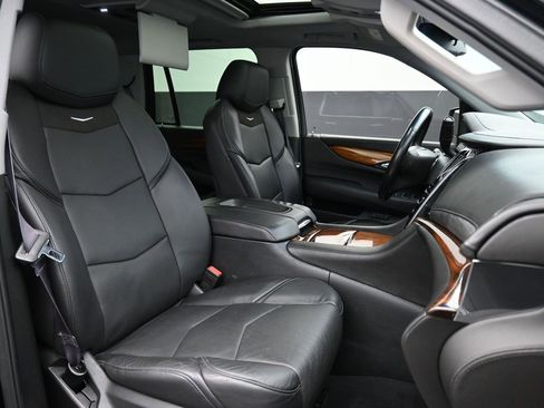 Used 2015 Cadillac Escalade Premium image 26