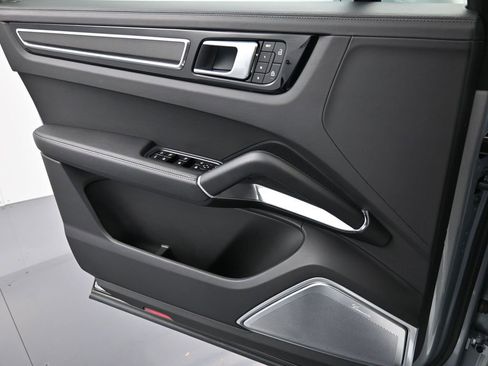 Used 2022 Porsche Cayenne Turbo image 20