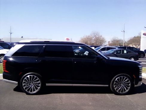 Used 2026 Hyundai Palisade Calligraphy image 2