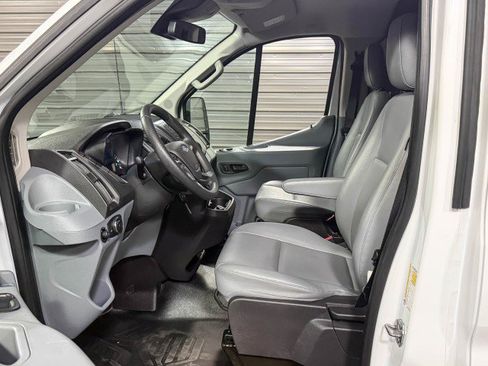 Used 2019 Ford Transit 250 130 Low Roof image 18