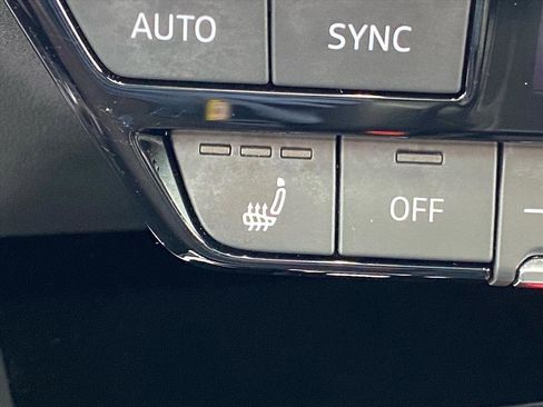 Used 2024 Audi Q4 e-tron Prestige w/ Black Optic Package image 17