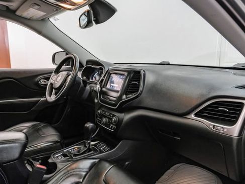 Used 2020 Jeep Cherokee Latitude Plus w/ Comfort/Convenience Group image 13