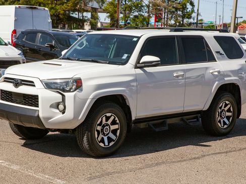 Used 2020 Toyota 4Runner TRD Off-Road Premium AWD/4WD image 9