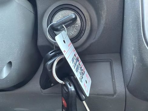 Used 2019 Nissan Frontier SV image 31