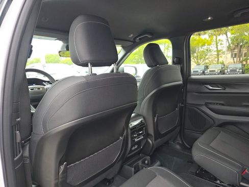 New 2025 Jeep Grand Cherokee L Laredo image 10